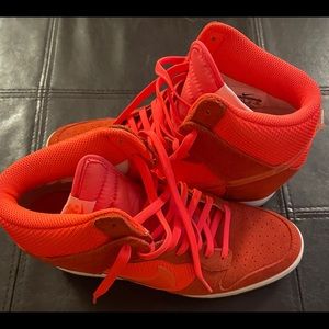 Women’s Nike Ski Hi Dunk sneakers Size 11